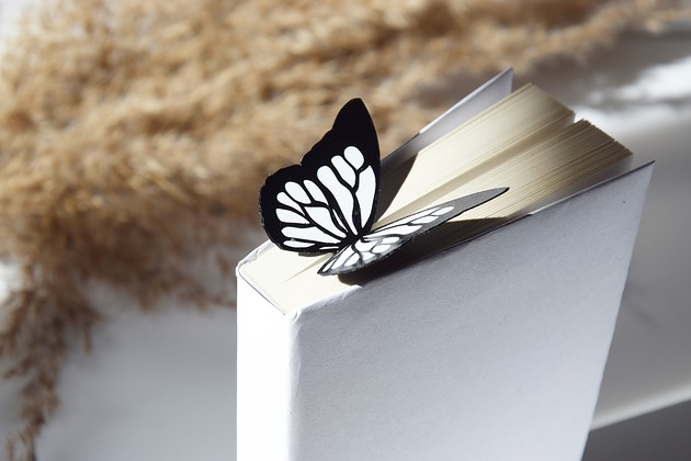 zakładki do książek Zakładka do książki "On Paper" Motyl bw