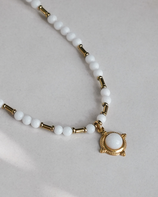 chokery Biało-złoty naszyjnik z jadeitu