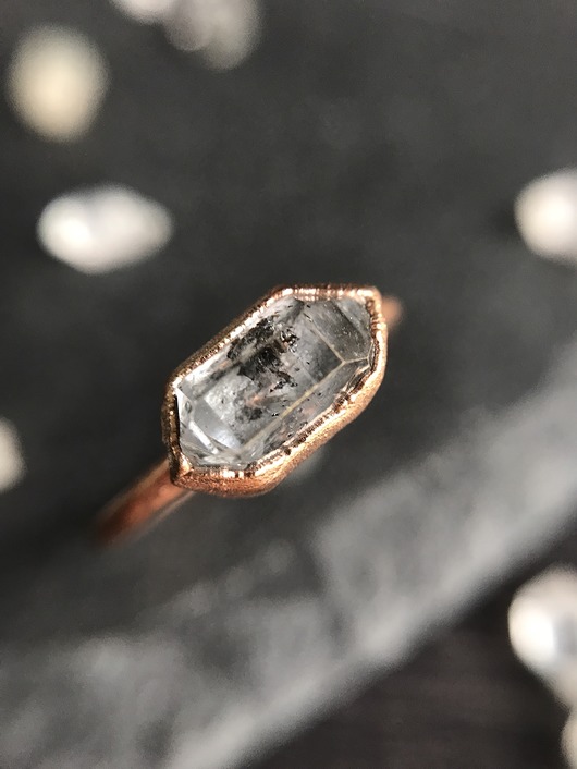 Pierścionek miedziany z "diamentem" Herkimer Marikart Studio