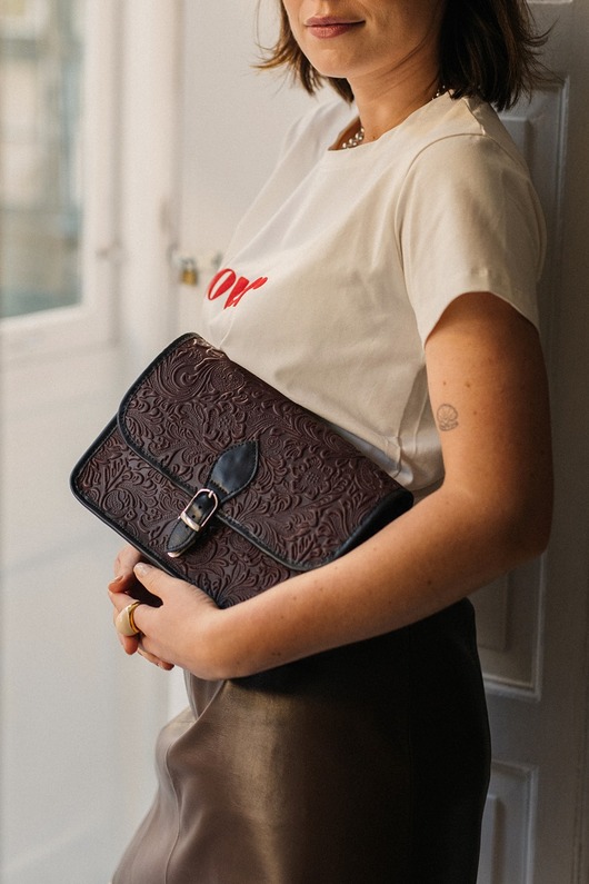 torby na ramię Torebka skórzana na ramię ALMOND - tłoczony kwiatowy wzór