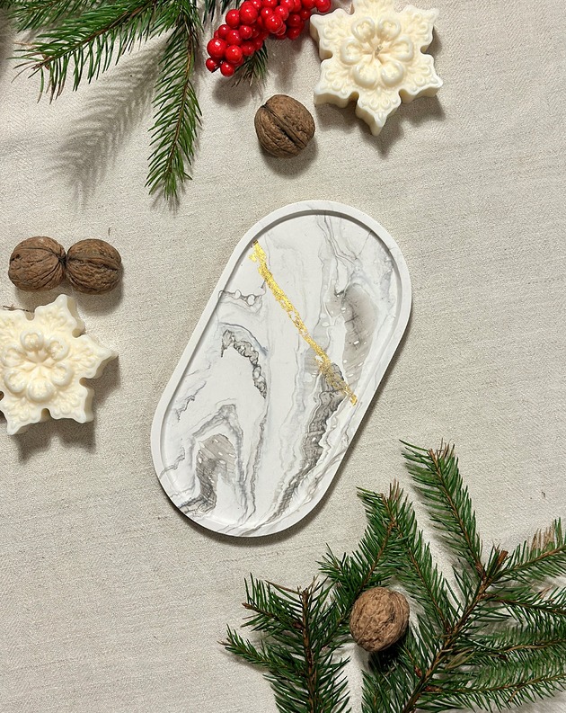 dekoracje świąteczne Podstawka Owal z płatkami złota