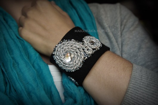 Silver & Black FlowerFelt Design