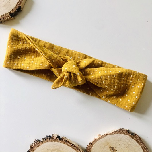 Muślinowa opaska Pin-Up musztardowa w kropki odpodszewki