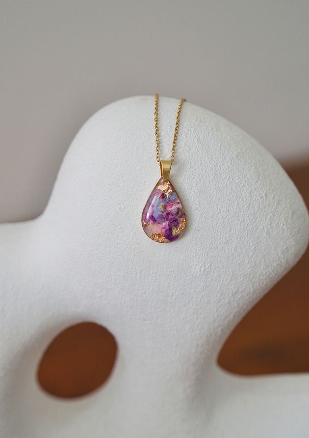 złote naszyjniki Naszyjnik z różowymi i fioletowymi kwiatkami