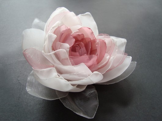 ECRUI ZE SZCZYPTĄ RÓŻU SundayRose