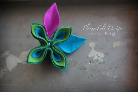 fuksja&zielony broszka FlowerFelt Design