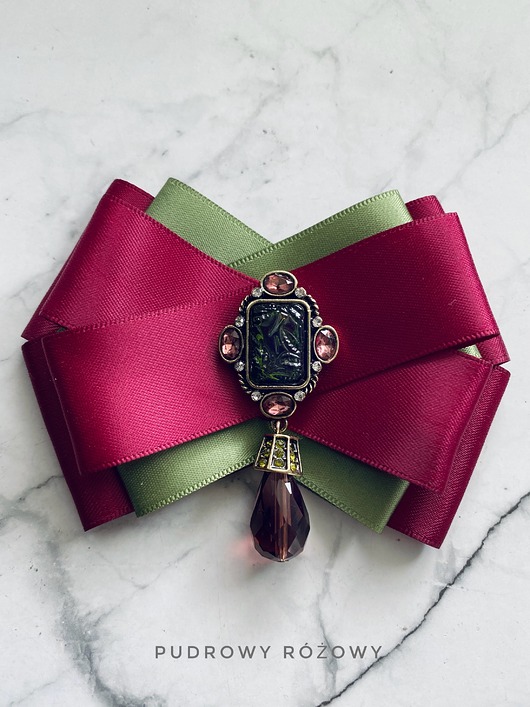 broszki Brosza z artystyczną ozdobą, zielonym kryształkiem New