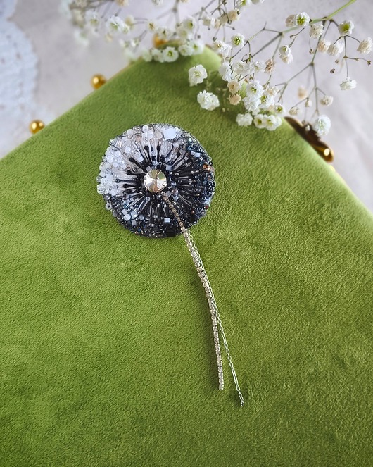 broszki Broszka ręcznie haftowana Dmuchawiec, Broszka na prezent