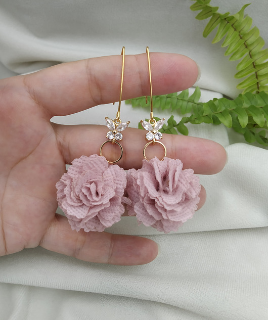 kolczyki chwosty Kolczyki chwosty kwiatki pudrowe różowe na lato