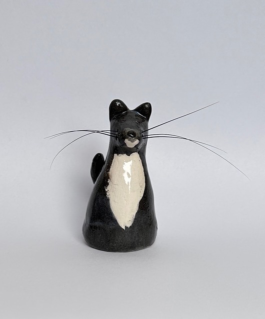 figurki i rzeźby Ceramiczny piesek na psie wąsy wibrysy