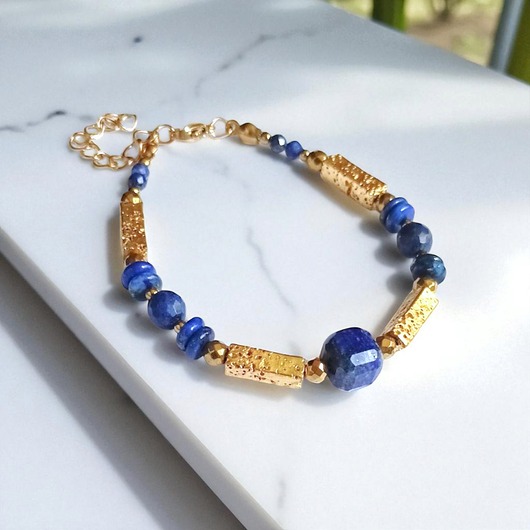 bransoletki z kamieni naturalnych Bransoletka LAPIS LAZULI i  LAWA : granatowo - złota : vol. II