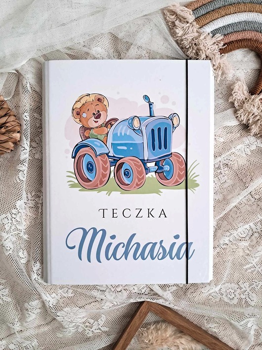 notatniki i albumy TECZKA MIŚ W TRAKTORZE z imieniem, prezent na roczek, narodziny, Chrzest