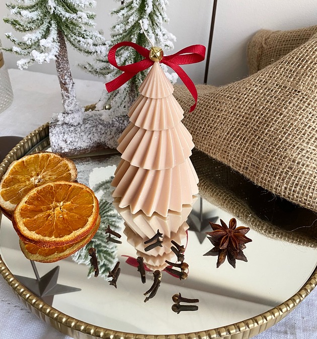 świeczniki i świece Świeca ekologiczna sojowa dekoracyjna "Christmas Tree " 113x70mm