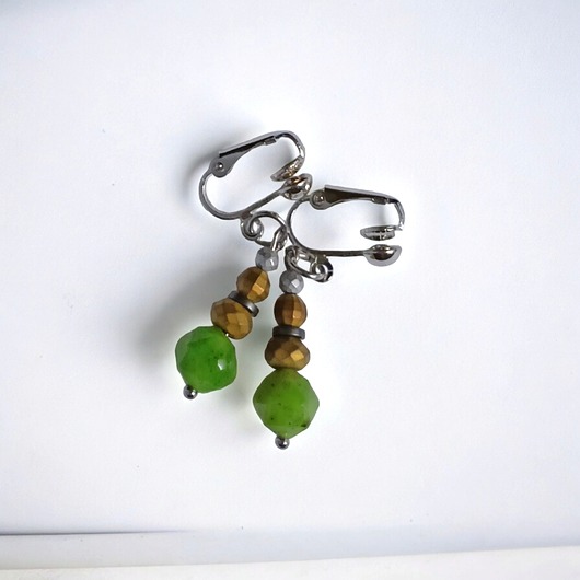 klipsy Delikatne klipsy - nefryt, hematyt