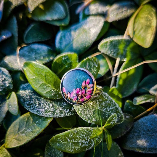 pierścionek z żywicy Pierścionek z wrzosem