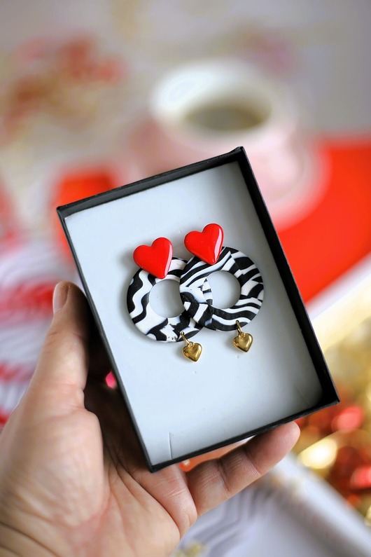 kolczyki z masy plastycznej Walentynkowe kolczyki serduszka FALOVANIE