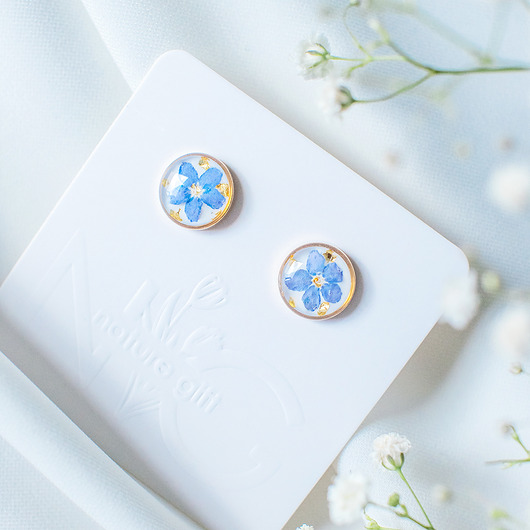 kolczyki z żywicy Kolczyki sztyfty z niezapominajkami