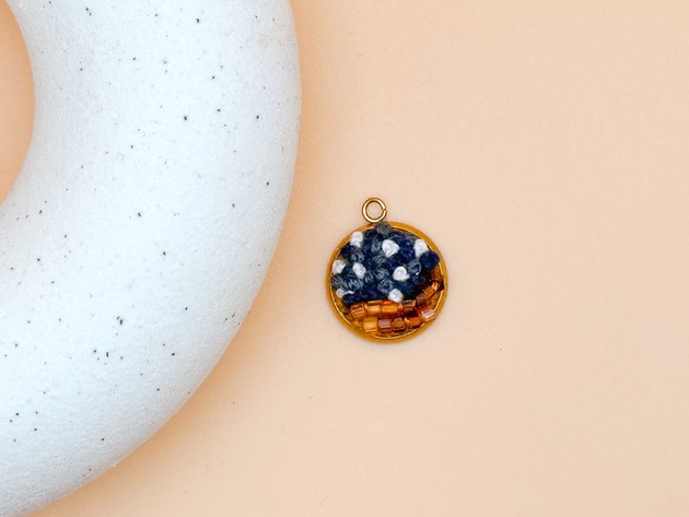 wisiory Medalion z koralikami inspirowany morzem/Seria Kolory Bałtyku