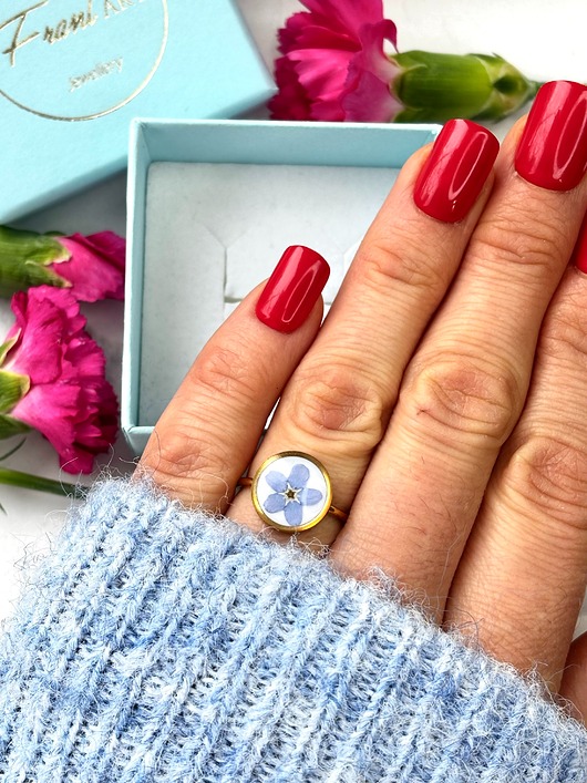 pierścionek z żywicy Pierścionek Niezapominajka