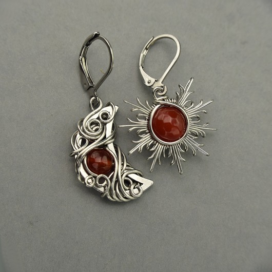 kolczyki wire wrapping Asymetryczne kolczyki księżyc i słońce karneol wire wrapping