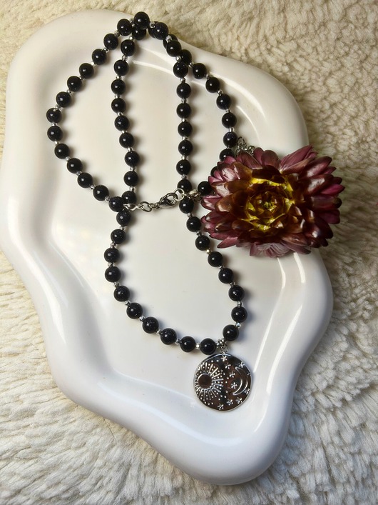 korale Bądź ambitna! Z tym naszyjnikiem z Nocą Kairu