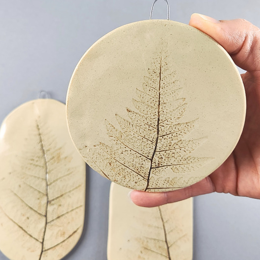 Ozdoby na ścianę Liść paproci, obrazki z ceramiki 3 szt.