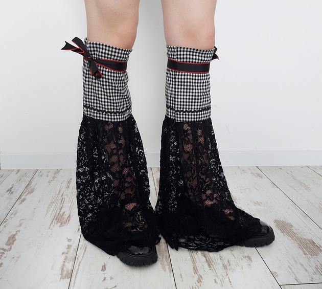 ubrania różne Nogawki dekoracyjne kratka z koronką