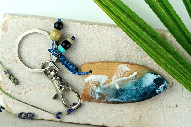 breloki Breloczek deska surfingowa z motywem fal morskich