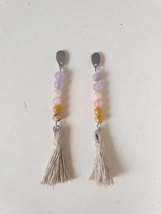 kolczyki z kamieniami Kolczyki BOHO ART z lnianym chwostem, jadeit, jaspis, fiolet, pomarańcz, beż