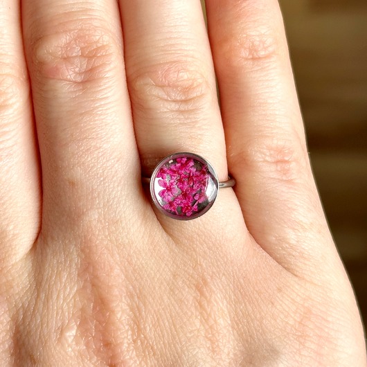 pierścionek z żywicy Pierścionek z kwiatami