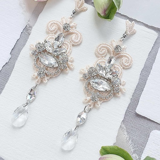 Biżuteria ślubna Kolczyki ślubne Lace Me Long  srebrno i ivory