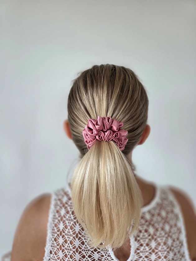 gumki do włosów Gumka jedwabna, scrunchie, frotka strawberry pink MIDI