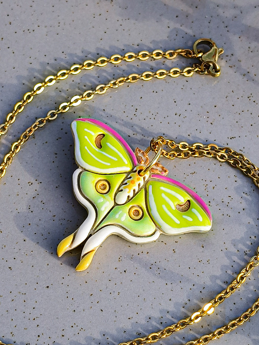 wisiory Naszyjnik afrykańska ćma księżycowa, amulet z ćma, wisiorek z zawieszką
