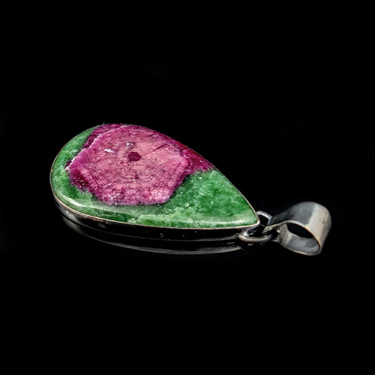 wisiory Rubinowy pocałunek w zoizycie