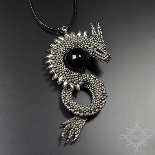 Sulbarum, wisior ze smokiem, beading Sol