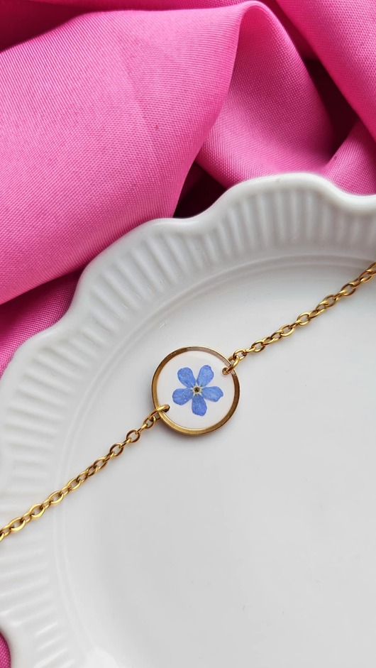 bransoletki z żywicy Bransoletka z niezapominajką