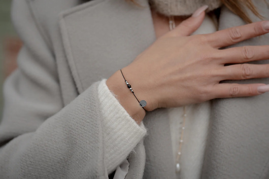 bransoletki z kamieni naturalnych Delikatna Bransoletka z Czarnym Onyksem