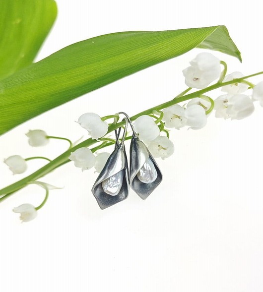 kolczyki srebrne Lilie z perłami kolczyki srebrne