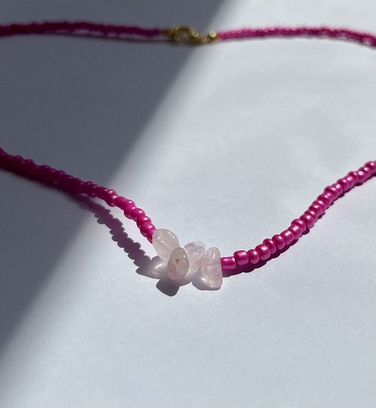 chokery Różowy choker z kwarcem