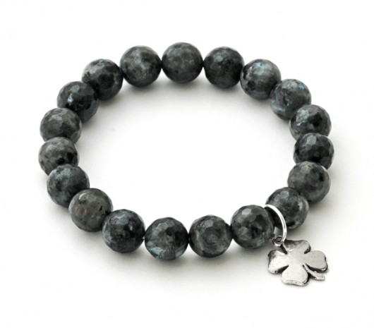 Black labradorite with clover pendant. Lavoga