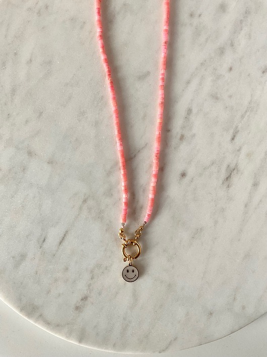 korale Naszyjnik z koralu z uśmiechem