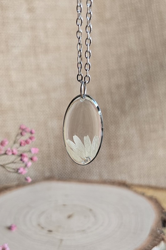 wisiory Srebrna zawieszka jajowata suszone kwiaty stokrotka ze stokrotką