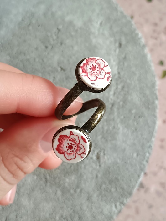 pierścionki - różne Pierścionek w czerwone kwiaty podwójny