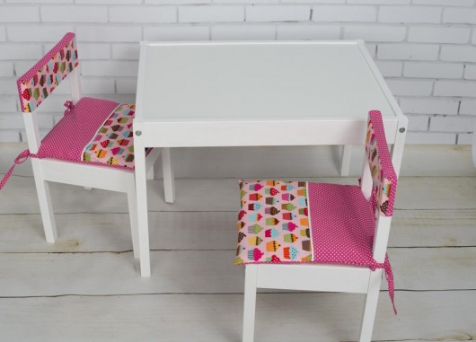 Zestaw Stolik + 2 krzesełka dla dzieci Poduchy LalaShop