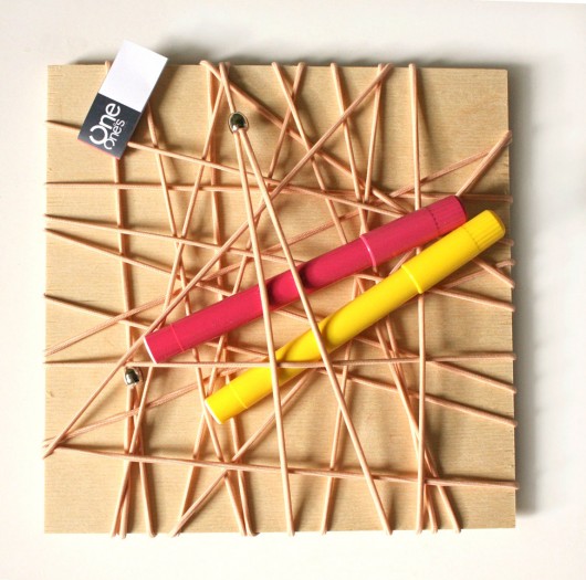 String Out! / board z różową gumką OneOnes Creative Studio