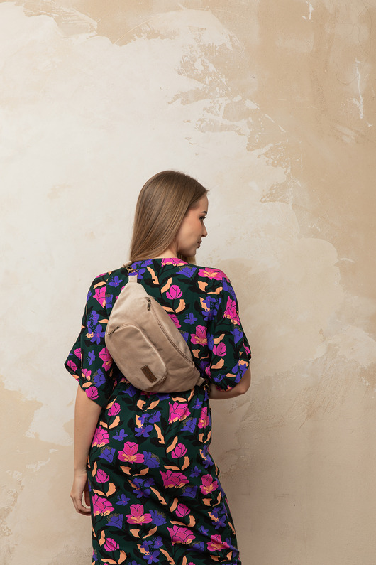 saszetka nerka Welurowa nerka miejska wanilia