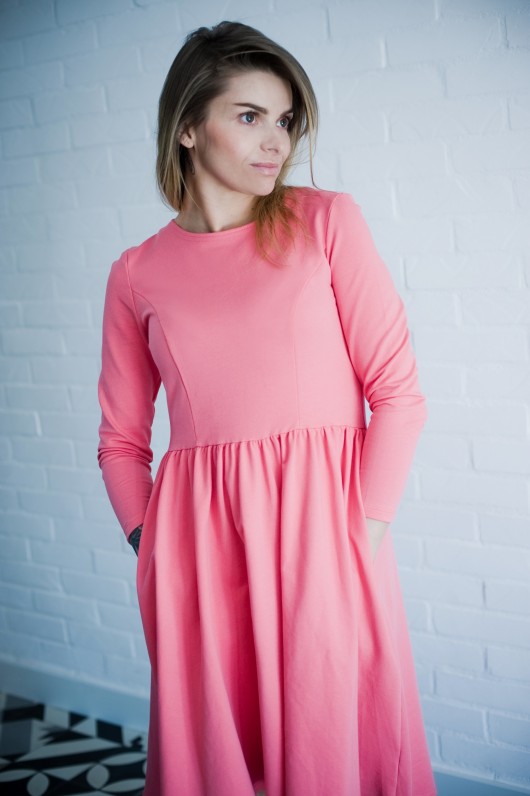 Flarred DRESS - koral Kółko Krzyżyk
