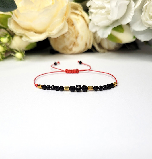bransoletki na sznurku Ochronna z Turmalinem na czerwonym sznureczku