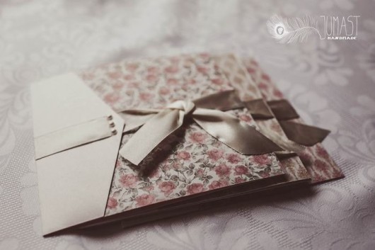 Zaproszenie ślubne na papierze w różyczki Artystyczna Kartka