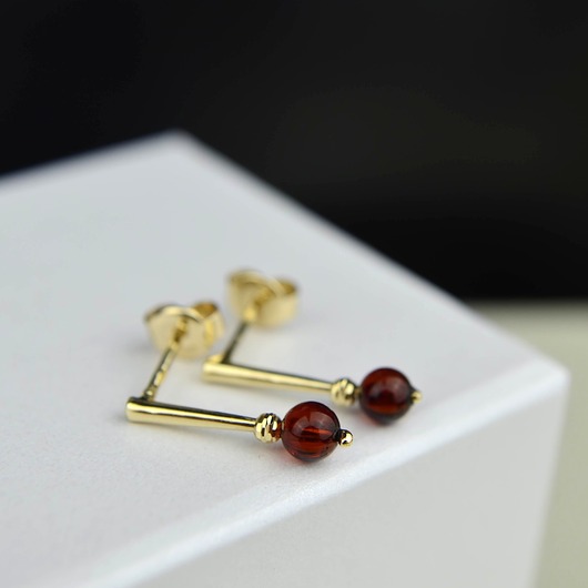 kolczyki złote Złote sztyfty z koniakowym bursztynem pr. 585